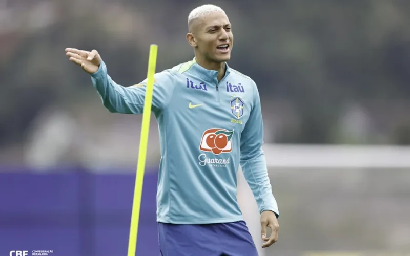 Richarlison doa R$ 200 mil e impulsiona campanha de jovem paraibana por próteses das pernas