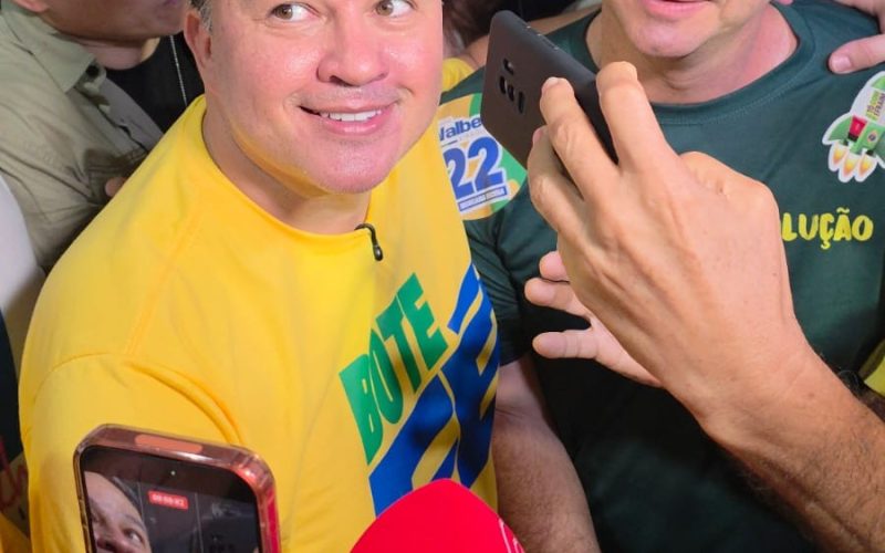 Efraim minimiza vídeo de Michelle e diz que “eleitor bolsonarista vai com Flávio até o fim”