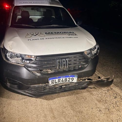 Motociclista morre após ser atropelado por carro de funerária no Sertão