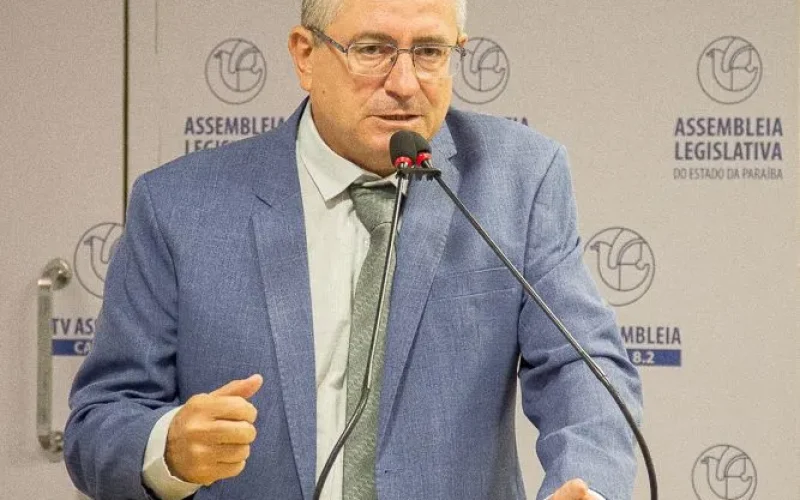 Dr. Romualdo antecipa voto contrário à Medalha Epitácio Pessoa para Flávio Bolsonaro