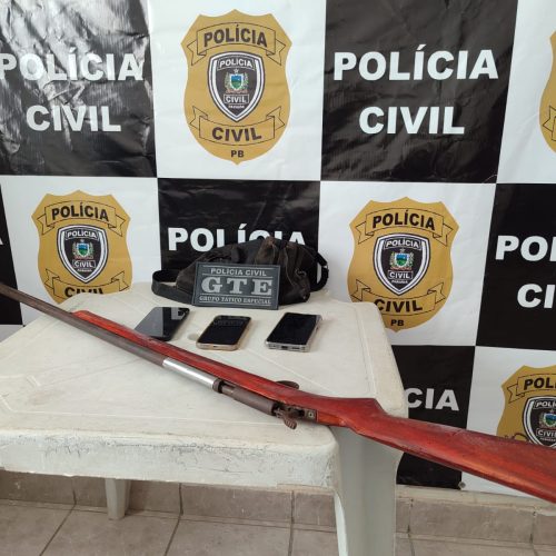 Polícia Civil cumpre mandados, apreende celulares e arma durante investigação de homicídio em Monteiro