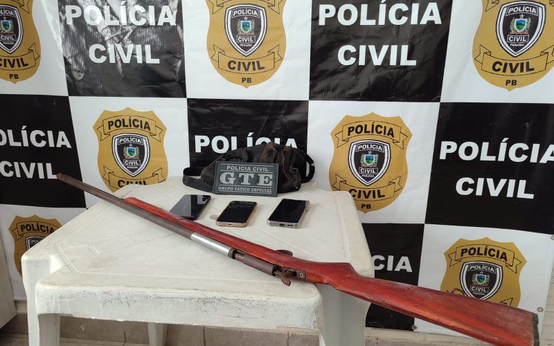 Polícia Civil cumpre mandados, apreende celulares e arma durante investigação de homicídio em Monteiro