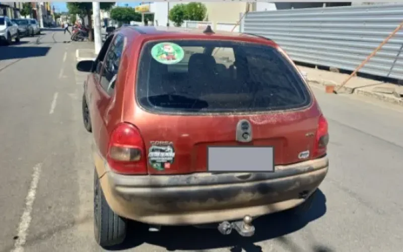 PRF apreende carro furtado e prende motorista com veículo clonado na BR-230, em Soledade
