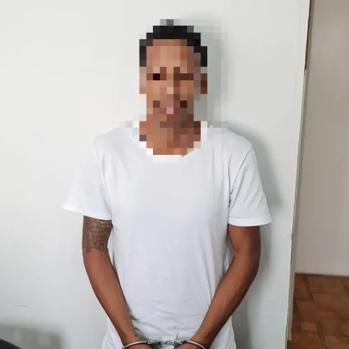 Acusado se entrega à polícia 8 anos após ter matado homem , na Paraíba
