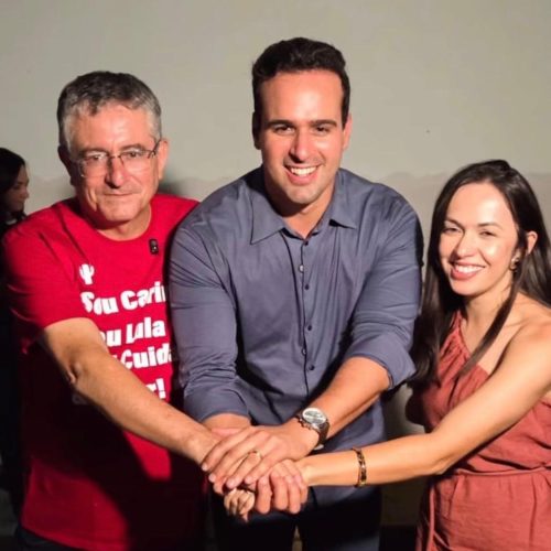 Dr. Romualdo e prefeita Flávia anunciam apoio à reeleição de Lucas Ribeiro durante passagem pelo Cariri