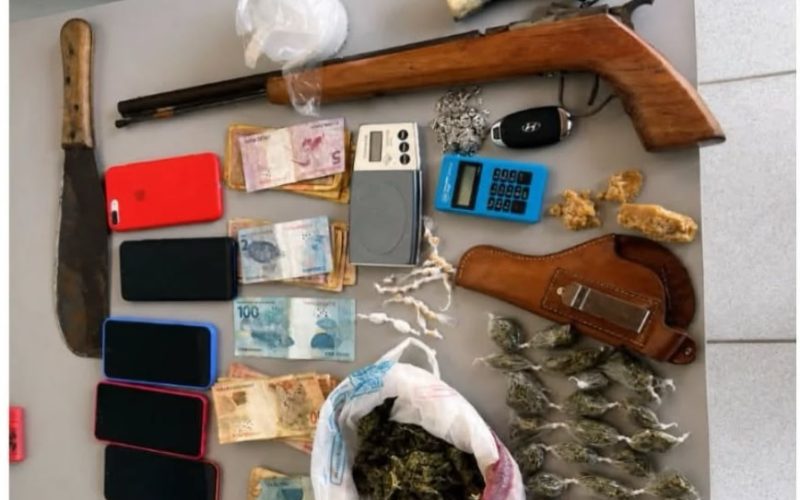 Polícia Militar prende grupo suspeito de roubos, tráfico e homicídio no Cariri e recupera veículo roubado