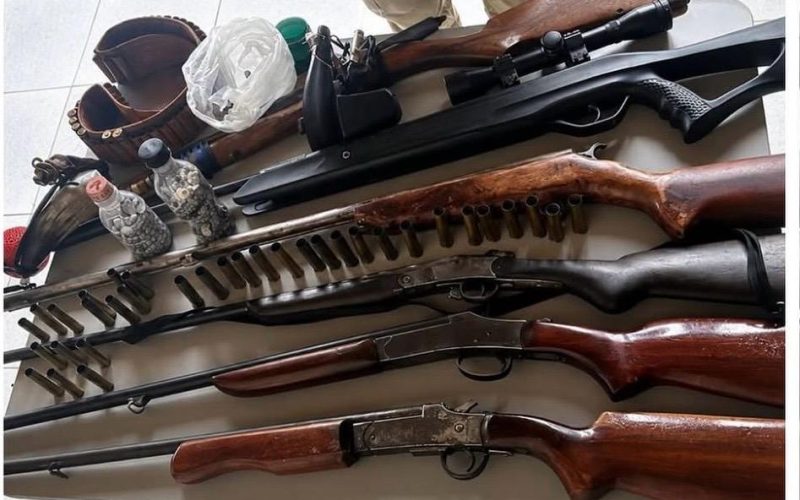 Homem é preso após atirar contra ciclistas e Polícia Militar apreende seis espingardas na zona rural de Sumé