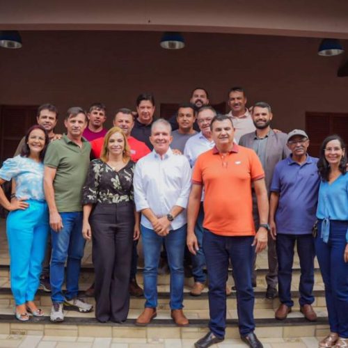Prefeita de Queimadas reúne lideranças e declara apoio a Nabor Wanderley