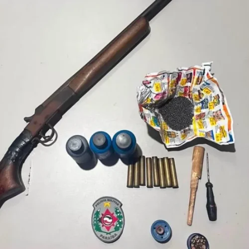 Polícia Militar prende homem por posse ilegal de arma de fogo e violência doméstica em Sumé
