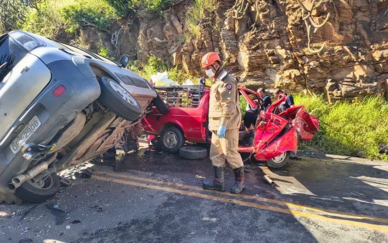 Dois homens ficam feridos após grave acidente na PB-148 entre Boqueirão e Caturité