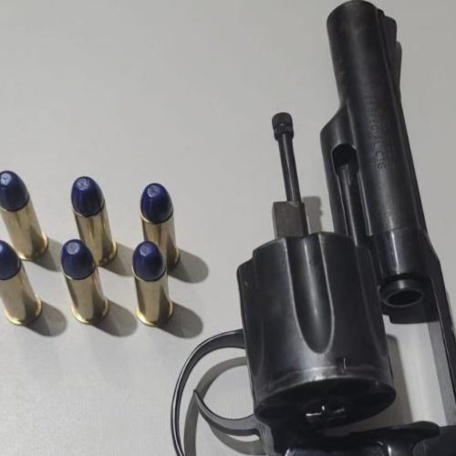 Homem é preso por porte ilegal de arma de fogo durante abordagem da PM na Prata