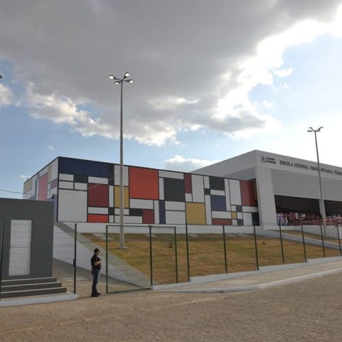 ECIT Serra Branca alcança marco histórico e encaminha 55 estudantes para o mercado de trabalho pelo Programa Primeira Chance