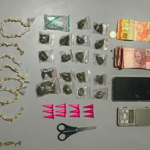 Polícia Militar apreende drogas e prende suspeito por tráfico em Monteiro