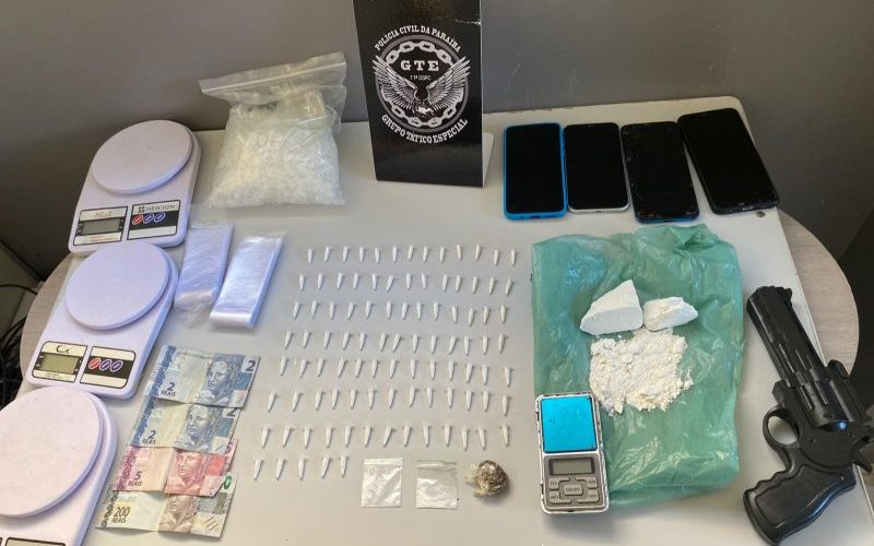 Três pessoas são presas durante operação contra tráfico de drogas em Boqueirão