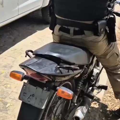 Motocicleta é apreendida por irregularidade em Boqueirão