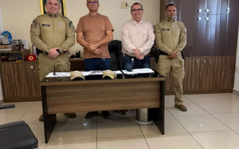 Prefeito Onildo de São Domingos do Cariri se reúne com comandante do 18º BPM para alinhar segurança do III Festival da Costura