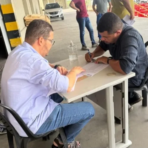 Prefeito Nerivan celebra chegada de 48 máquinas de costura a Caraúbas com apoio de Ruy Carneiro
