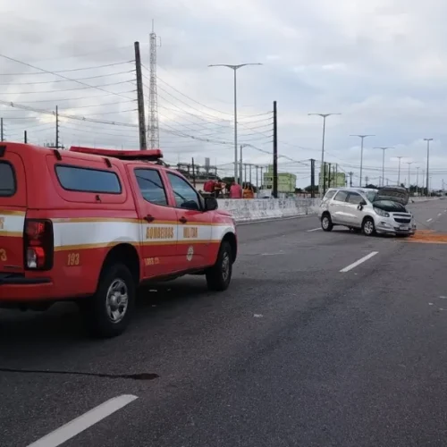 Capotamento na BR-230 deixa mulher morta e cinco pessoas feridas