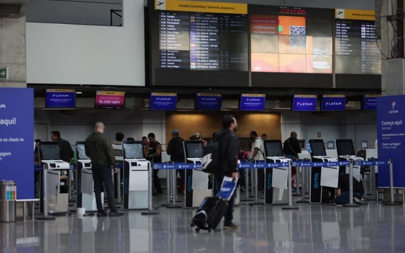 Aéreas suspendem 2 mil voos em maio e querosene deve ter novo aumento