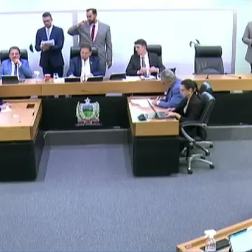 Assembleia corta R$ 35,9 mil em salários de deputados por faltas; confira lista dos faltosos