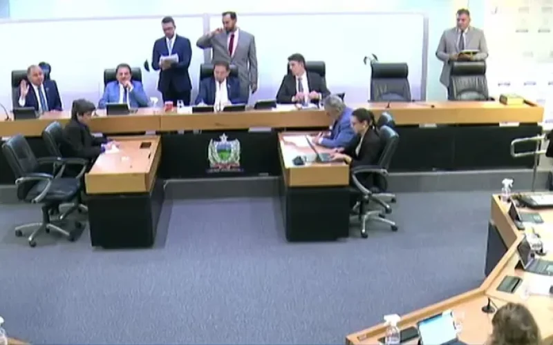 Assembleia corta R$ 35,9 mil em salários de deputados por faltas; confira lista dos faltosos