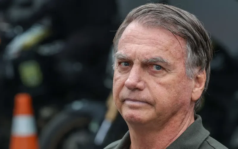 Moraes manda Exército entregar armas registradas em nome de Bolsonaro