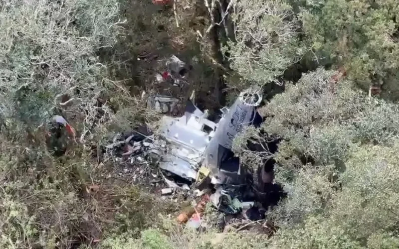 Bombeiros encontram helicóptero com corpo do cantor Rick