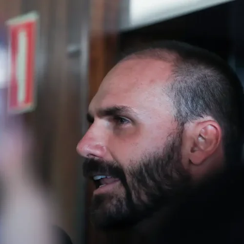 Decisão do STF impede Eduardo Bolsonaro de disputar eleições por 12 anos