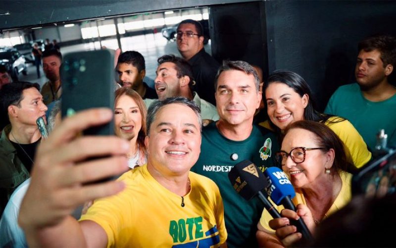 Efraim Filho confirma Flávio Bolsonaro na convenção do PL próximo domingo em João Pessoa