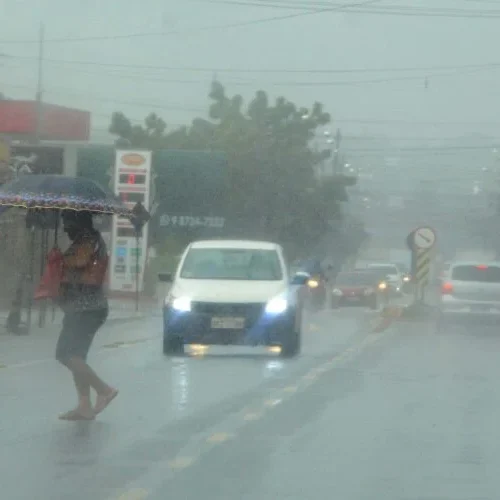 Paraíba entra a segunda-feira sob alerta de chuvas intensas, com risco de ventos fortes e alagamentos