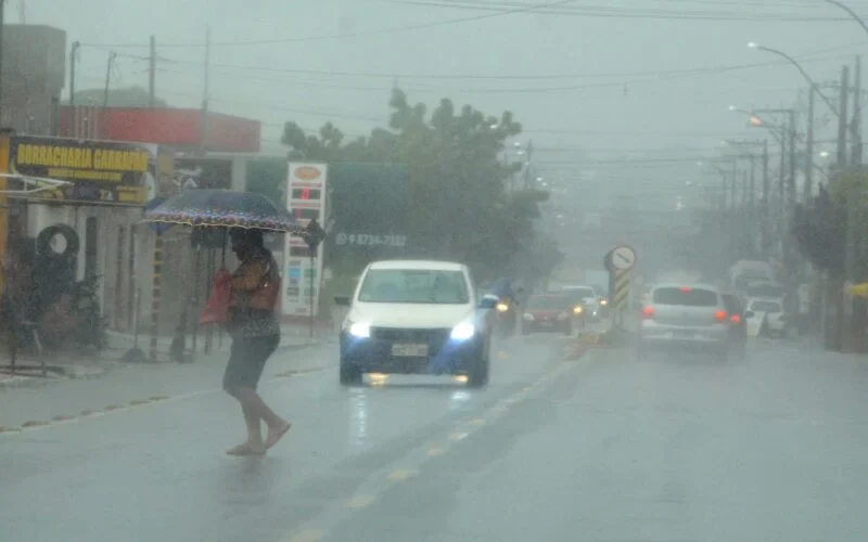 Paraíba entra a segunda-feira sob alerta de chuvas intensas, com risco de ventos fortes e alagamentos