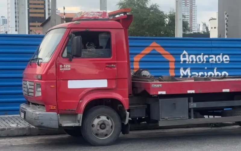 Caminhão-guincho roubado em Pernambuco é recuperado em Campina; dois suspeitos são presos