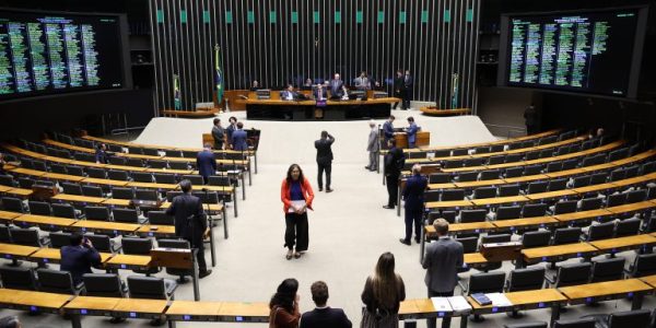 Câmara aprova texto-base de projeto que amplia restrições a condenados por pedofilia