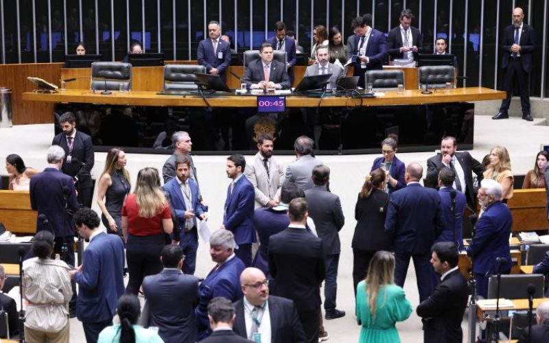 Congresso derruba quatro vetos à LDO de 2026 e libera repasses a municípios