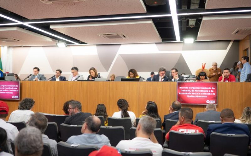 Deputados pedem mobilização para garantir que escala 6×1 seja extinta ainda neste ano