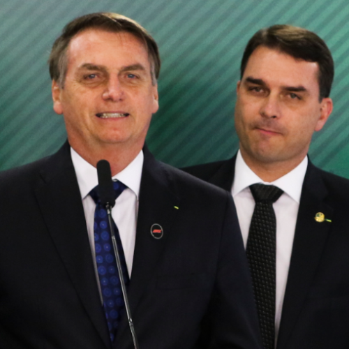 Bolsonaro coloca Flávio como advogado e repete estratégia de Lula e Haddad