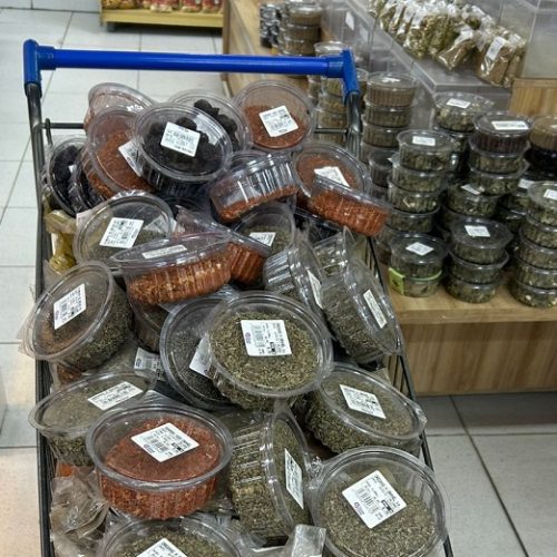 MP-Procon apreende produtos impróprios ao consumo e autua supermercado, em Juazeirinho