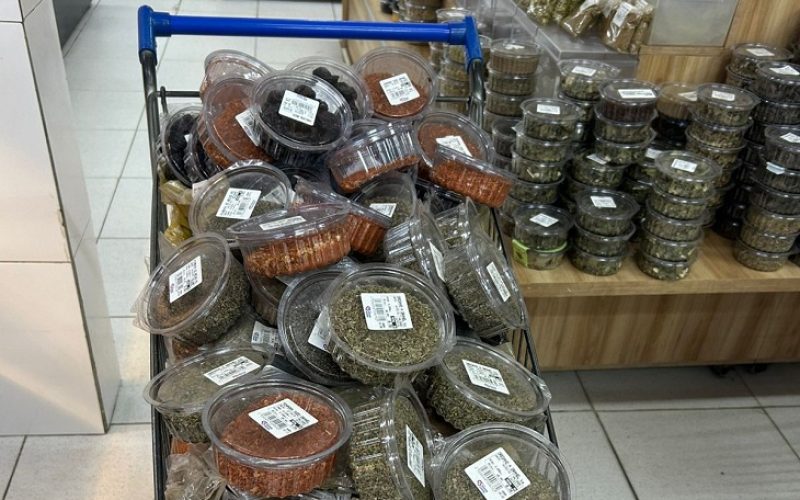 MP-Procon apreende produtos impróprios ao consumo e autua supermercado, em Juazeirinho