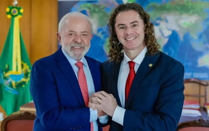 Lula grava vídeo manifestando apoio a Veneziano para o Senado