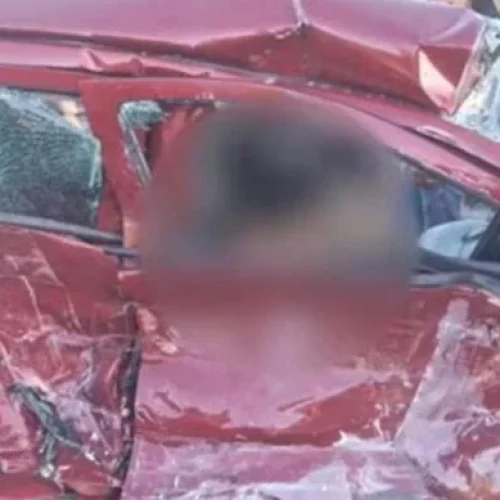 Acidente entre carro e ônibus deixa menina de oito anos e avó mortas, na Paraíba