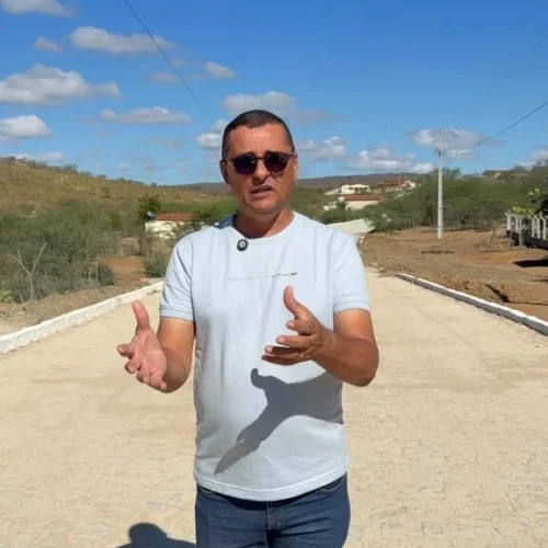 Prefeito Onildo anuncia conclusão do calçamento em Porteiras: “Já está pronto, vamos inaugurar em breve”
