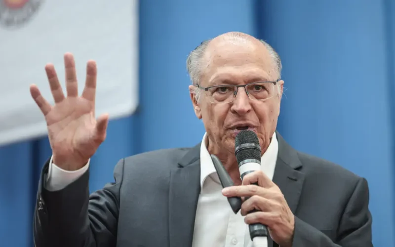 Alckmin diz que Milei presta desserviço à Argentina