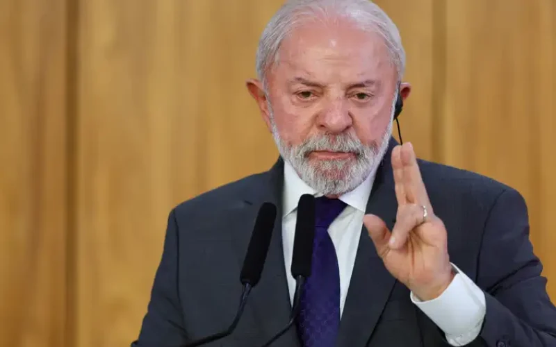 Lula cita preocupação com conflito no Irã e fala em ampliar defesa