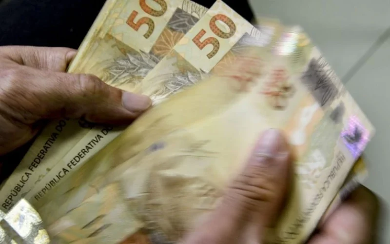 Governo propõe salário mínimo de R$ 1.717 em 2027