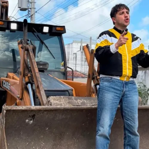 Segurança da PB diz que barricada retirada por Renan Santos era entulho, não bloqueio de facção
