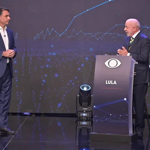 Mendonça diz que Flávio e Lula podem divulgar sigilos