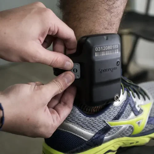 Senado aprova uso imediato de tornozeleira por agressor de mulher