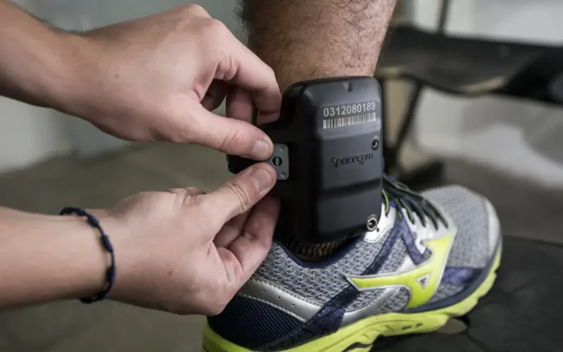 Senado aprova uso imediato de tornozeleira por agressor de mulher