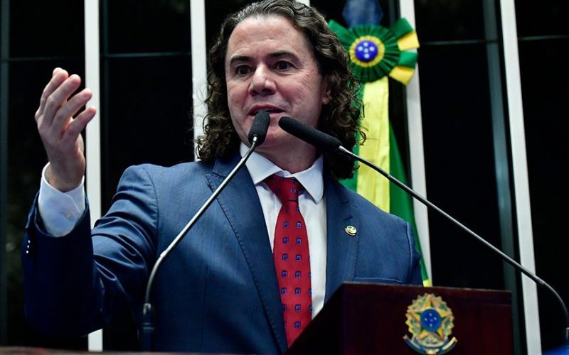Veneziano defende CPI do Master: ‘Se puxar o novelo, cai muita gente’