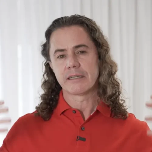 Veneziano reage a perdas de apoio para o Senado e chama Nabor de “candidato do Banco Master”